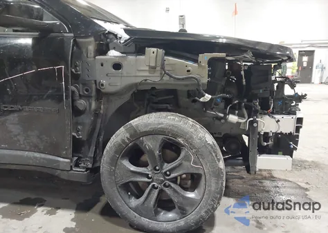 2019 Jeep Compass Altitude 4X4 z USA, uszkodzony, nr VIN 3C4NJDBB6KT768564